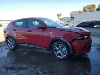 2024 Dodge Hornet R/T z VIN ZACPDFCW9R3A28948, wystawiony jako Copart lot #42141825 z przebiegiem 17 766 mil mil oraz Nie do naprawy • Non repairable. Historia ofert i sprzedaży dostępna na DreamBid. Obrazek 4.