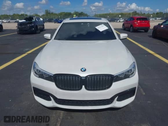 2019 BMW 7 Series 740i z VIN WBA7E2C50KB216678, wystawiony jako IAAI lot #42517585 z przebiegiem 56 572 mil mil oraz . Historia ofert i sprzedaży dostępna na DreamBid. Obrazek 13.