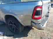 2022 Ram 1500 Laramie z VIN 1C6SRFJT3NN188430, wystawiony jako IAAI lot #43078067 z przebiegiem 26 073 mil mil oraz . Historia ofert i sprzedaży dostępna na DreamBid. Obrazek 17.