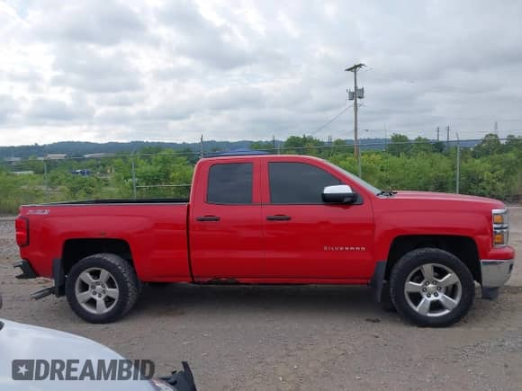 2014 Chevrolet Silverado 1500 LT with VIN 1GCVKREC4EZ116490, listed as a IAAI auction lot 42600404 with 199,461 mi miles and . Bid and sale history available at DreamBid. Image 13.