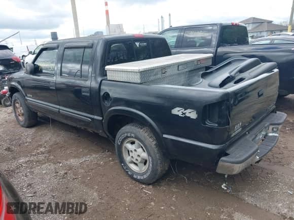 2002 Chevrolet S-10 LS с VIN 1GCDT13W22K183567, выставлен на аукционе IAAI как лот 42087130 с пробегом Не указан миль и . История ставок и продаж доступна на DreamBid. Изображение 3.