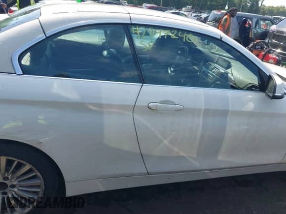 2015 BMW 4 Series 428i xDrive с VIN WBA3T1C55FP819827, выставлен на аукционе IAAI как лот 42847240 с пробегом 72 040 миль миль и . История ставок и продаж доступна на DreamBid. Изображение 13.