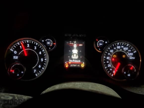 2019 Ram 1500 Big Horn z VIN 1C6RRFFG6KN781009, wystawiony jako Copart lot #71453485 z przebiegiem 207 841 mil mil oraz Czysty tytuł • Clean title. Historia ofert i sprzedaży dostępna na DreamBid. Obrazek 9.