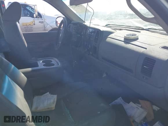 2008 Chevrolet Silverado 2500HD Work Truck z VIN 1GCHK24K88E143605, wystawiony jako IAAI lot #41420512 z przebiegiem 263 878 mil mil oraz . Historia ofert i sprzedaży dostępna na DreamBid. Obrazek 5.