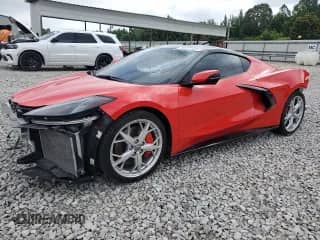 2021 Chevrolet Corvette 2LT z VIN 1G1YB2D48M5116215, wystawiony jako Copart lot #60777335 z przebiegiem 18 557 mil mil oraz Szkoda całkowita • Salvage title. Historia ofert i sprzedaży dostępna na DreamBid. Obrazek 1.