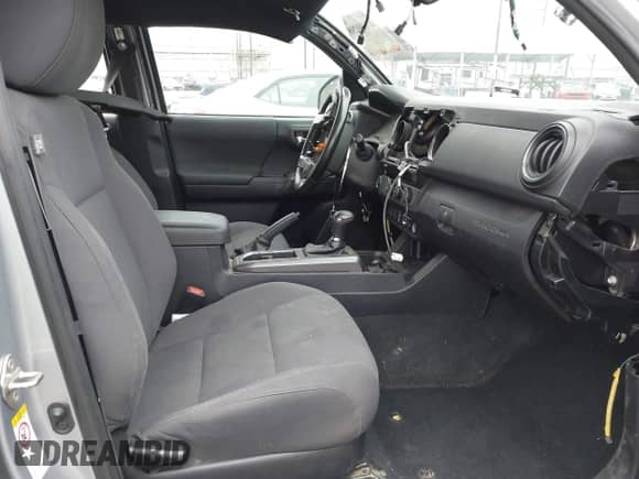 2019 Toyota Tacoma SR5 с VIN 3TMAZ5CN3KM104917, выставлен на аукционе IAAI как лот 43210298 с пробегом 136 976 миль миль и . История ставок и продаж доступна на DreamBid. Изображение 5.