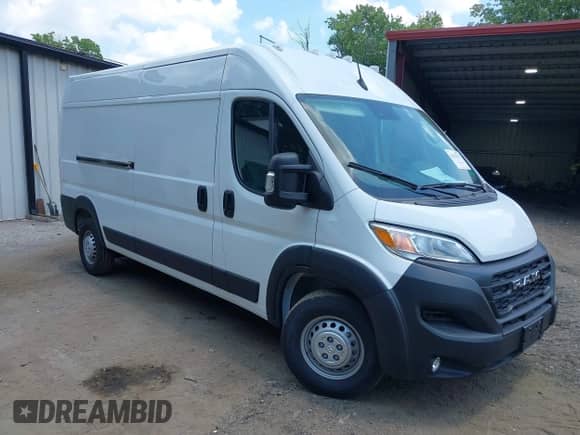 2025 Ram ProMaster Cargo Tradesman z VIN 3C6MRVHG8SE548609, wystawiony jako IAAI lot #42629317 z przebiegiem 494 mil mil oraz . Historia ofert i sprzedaży dostępna na DreamBid. Obrazek 1.