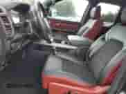 2019 Ram 1500 Rebel z VIN 1C6SRFET6KN796285, wystawiony jako Copart lot #60970545 z przebiegiem 63 425 mil mil oraz Szkoda całkowita • Salvage title. Historia ofert i sprzedaży dostępna na DreamBid. Obrazek 7.