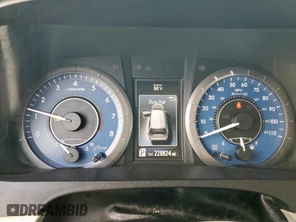 2015 Toyota Sienna XLE с VIN 5TDYK3DC3FS585505, выставлен на аукционе Copart как лот 81221995 с пробегом 228 824 миль миль и Чистый • Clean title. История ставок и продаж доступна на DreamBid. Изображение 9.