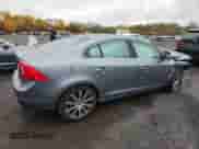 2017 Volvo S60 Inscription с VIN LYV402TK4HB125690, выставлен на аукционе Copart как лот 86498645 с пробегом 186 308 миль миль и Списание • Salvage title. История ставок и продаж доступна на DreamBid. Изображение 3.