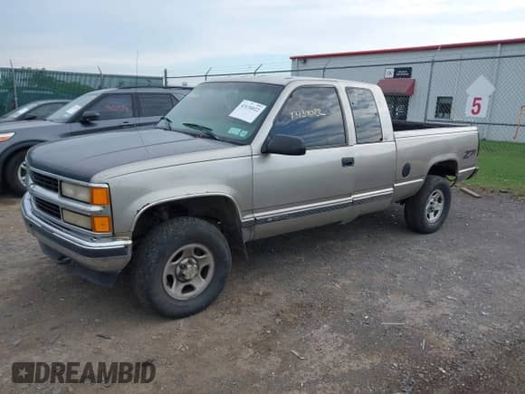 1998 Chevrolet Silverado 1500 with VIN 2GCEK19R9W1220970, listed as a IAAI auction lot 43134022 with 200,000 mi miles and . Bid and sale history available at DreamBid. Image 2.