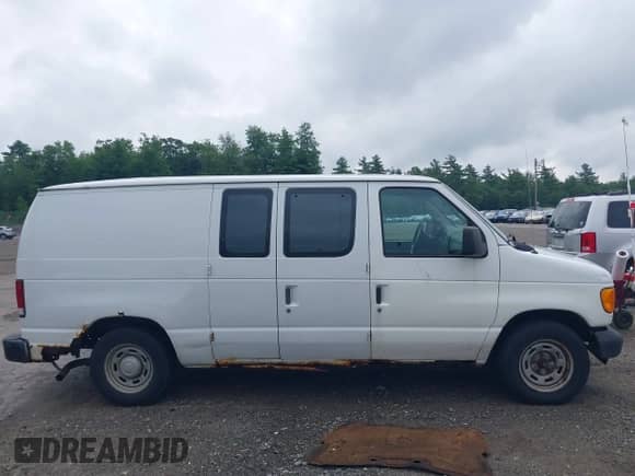 2005 Ford Econoline Cargo with VIN 1FTRE14W45HA28566, listed as a IAAI auction lot 42875904 with 216,247 mi miles and . Bid and sale history available at DreamBid. Image 14.