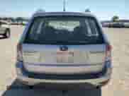 2011 Subaru Forester X z VIN JF2SHABC0BG704032, wystawiony jako Copart lot #68968225 z przebiegiem 148 742 mil mil oraz Czysty tytuł • Clean title. Historia ofert i sprzedaży dostępna na DreamBid. Obrazek 6.