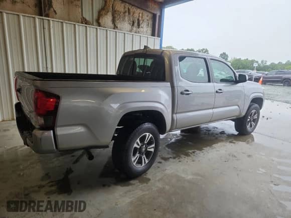 2018 Toyota Tacoma SR z VIN 5TFAX5GN7JX118697, wystawiony jako Copart lot #67840425 z przebiegiem 89 753 mil mil oraz Szkoda całkowita • Salvage title. Historia ofert i sprzedaży dostępna na DreamBid. Obrazek 3.