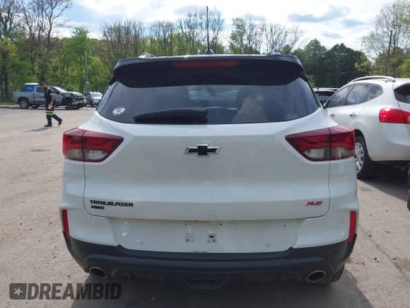 2021 Chevrolet TrailBlazer RS z VIN KL79MUSL4MB003002, wystawiony jako IAAI lot #42209159 z przebiegiem 40 929 mil mil oraz . Historia ofert i sprzedaży dostępna na DreamBid. Obrazek 17.