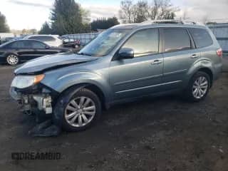 2011 Subaru Forester X Touring z VIN JF2SHAGCXBH752902, wystawiony jako Copart lot #52102625 z przebiegiem 151 799 mil mil oraz Szkoda całkowita • Salvage title. Historia ofert i sprzedaży dostępna na DreamBid. Obrazek 1.