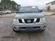 2008 Nissan Frontier SE z VIN 1N6AD09U08C450592, wystawiony jako IAAI lot #43533655 z przebiegiem 179 933 mil mil oraz . Historia ofert i sprzedaży dostępna na DreamBid. Obrazek 12.