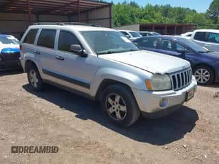 2005 Jeep Grand Cherokee Laredo with VIN 1J4HS48N15C543281, listed as a IAAI auction lot 42314334 with 192,507 mi miles and . Bid and sale history available at DreamBid. Image 1.