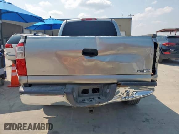 2006 Toyota Tundra SR5 z VIN 5TBET34196S524893, wystawiony jako Copart lot #81275185 z przebiegiem 157 951 mil mil oraz Szkoda całkowita • Salvage title. Historia ofert i sprzedaży dostępna na DreamBid. Obrazek 6.