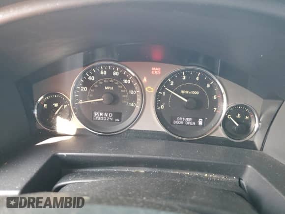 2008 Jeep Commander Limited с VIN 1J8HG582X8C212943, выставлен на аукционе Copart как лот 71317415 с пробегом 190 024 миль миль и Списание • Salvage title. История ставок и продаж доступна на DreamBid. Изображение 9.