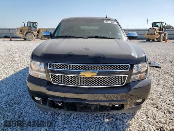 2012 Chevrolet Suburban LT with VIN 1GNSCJE02CR254279, listed as a Copart auction lot 80110395 with 225,449 mi miles and Salvage title. Bid and sale history available at DreamBid. Image 5.