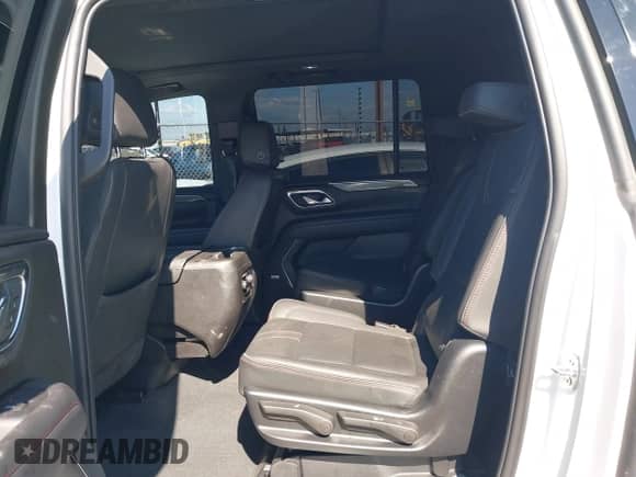 2023 Chevrolet Suburban RST с VIN 1GNSKEKLXPR236014, выставлен на аукционе IAAI как лот 41736355 с пробегом 62 279 миль миль и . История ставок и продаж доступна на DreamBid. Изображение 8.