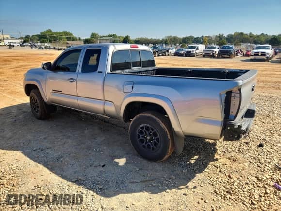 2017 Toyota Tacoma SR5 with VIN 5TFSZ5ANXHX082683, listed as a Copart auction lot 81510335 with 75,413 mi miles and Salvage title. Bid and sale history available at DreamBid. Image 2.