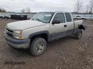 2006 Chevrolet Silverado 2500HD LS с VIN 1GCHK29U36E179998, выставлен на аукционе Copart как лот 49165355 с пробегом 189 236 миль миль и Чистый • Clean title. История ставок и продаж доступна на DreamBid. Изображение 1.