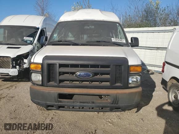 2010 Ford Econoline Cargo Commercial z VIN 1FTNS2EW9ADA49068, wystawiony jako Copart lot #50131214 z przebiegiem 80 902 mil mil oraz Czysty tytuł • Clean title. Historia ofert i sprzedaży dostępna na DreamBid. Obrazek 5.