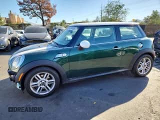2011 MINI Hardtop S с VIN WMWSV3C55BTY10595, выставлен на аукционе Copart как лот 90296095 с пробегом 52 308 миль миль и Списание • Salvage title. История ставок и продаж доступна на DreamBid. Изображение 1.