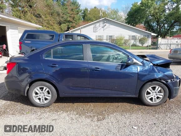 2015 Chevrolet Sonic LT с VIN 1G1JC5SH9F4210506, выставлен на аукционе IAAI как лот 43392251 с пробегом 94 216 миль миль и . История ставок и продаж доступна на DreamBid. Изображение 13.