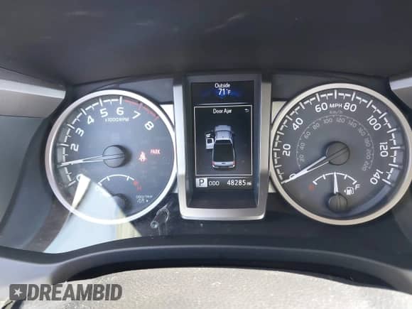 2018 Toyota Tacoma SR5 с VIN 5TFSZ5AN4JX155746, выставлен на аукционе IAAI как лот 42450215 с пробегом 48 285 миль миль и . История ставок и продаж доступна на DreamBid. Изображение 7.