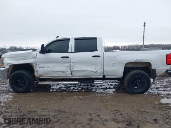 2017 Chevrolet Silverado 2500HD Work Truck z VIN 1GC1KUEG5HF222795, wystawiony jako IAAI lot #41717477 z przebiegiem 223 784 mil mil oraz . Historia ofert i sprzedaży dostępna na DreamBid. Obrazek 15.