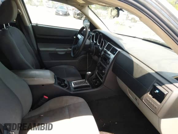 2007 Dodge Magnum with VIN 2D4FV47V77H622849, listed as a IAAI auction lot 42627723 with 205,379 mi miles and . Bid and sale history available at DreamBid. Image 5.