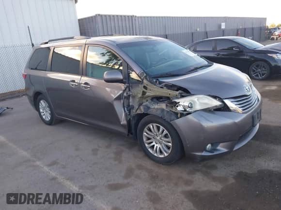 2015 Toyota Sienna XLE Premium with VIN 5TDYK3DC8FS545646, listed as a IAAI auction lot 43519992 with 174,945 mi miles and . Bid and sale history available at DreamBid. Image 1.
