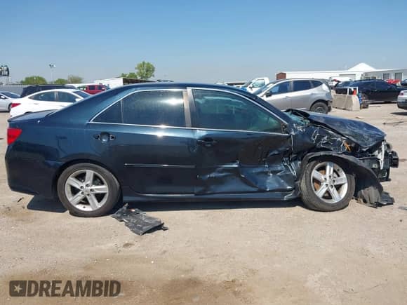 2014 Toyota Camry SE with VIN 4T1BF1FK8EU387561, listed as a IAAI auction lot 43310398 with 168,479 mi miles and . Bid and sale history available at DreamBid. Image 14.