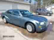 2005 Chrysler 300 300 z VIN 2C3JA43R45H616682, wystawiony jako IAAI lot #41853835 z przebiegiem 158 464 mil mil oraz . Historia ofert i sprzedaży dostępna na DreamBid. Obrazek 1.