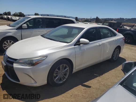2015 Toyota Camry SE z VIN 4T1BF1FK6FU901540, wystawiony jako Copart lot #67824065 z przebiegiem 120 485 mil mil oraz Szkoda całkowita • Salvage title. Historia ofert i sprzedaży dostępna na DreamBid. Obrazek 1.