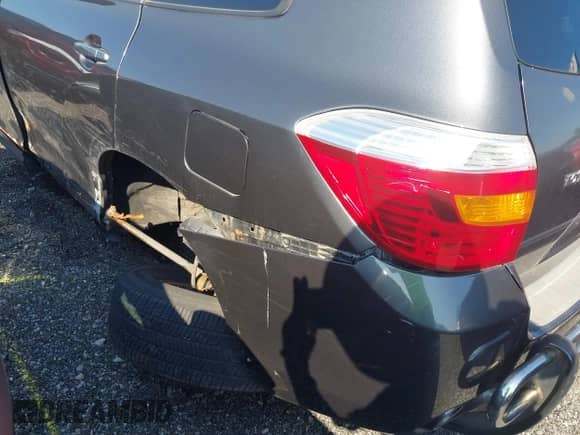 2008 Toyota Highlander z VIN JTEES41A882096292, wystawiony jako IAAI lot #42549928 z przebiegiem Nie podano mil oraz . Historia ofert i sprzedaży dostępna na DreamBid. Obrazek 12.