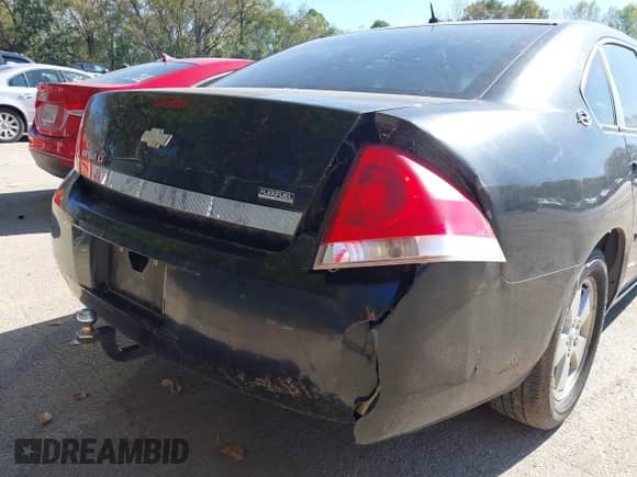 2007 Chevrolet Impala LT z VIN 2G1WT58K179152253, wystawiony jako IAAI lot #43497850 z przebiegiem 172 071 mil mil oraz . Historia ofert i sprzedaży dostępna na DreamBid. Obrazek 6.