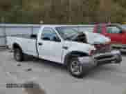 2002 Ford F-150 XL с VIN 1FTRF18W92NB71226, выставлен на аукционе Copart как лот 76082214 с пробегом Не указан миль и Списание • Salvage title. История ставок и продаж доступна на DreamBid. Изображение 4.