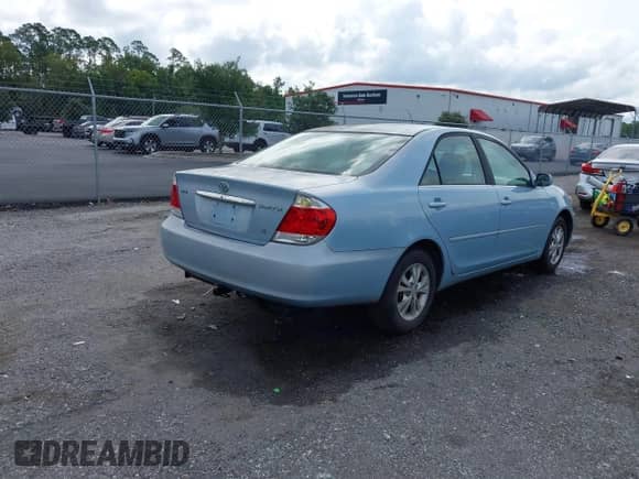 2005 Toyota Camry LE with VIN 4T1BF32K85U614474, listed as a IAAI auction lot 43214106 with 206,450 mi miles and . Bid and sale history available at DreamBid. Image 4.