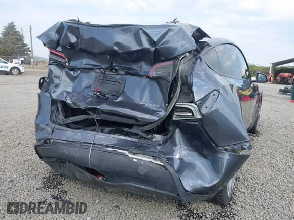 2023 Tesla Model Y Long Range z VIN 7SAYGDEE5PA208753, wystawiony jako IAAI lot #43211154 z przebiegiem 40 499 mil mil oraz . Historia ofert i sprzedaży dostępna na DreamBid. Obrazek 6.
