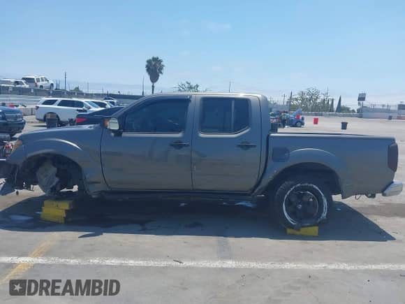 2008 Nissan Frontier SE z VIN 1N6AD07U78C406477, wystawiony jako IAAI lot #42682905 z przebiegiem Nie podano mil oraz . Historia ofert i sprzedaży dostępna na DreamBid. Obrazek 14.