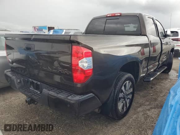 2019 Toyota Tundra Limited z VIN 5TFSY5F10KX246376, wystawiony jako Copart lot #75479174 z przebiegiem Nie podano mil oraz Nie do naprawy • Non repairable. Historia ofert i sprzedaży dostępna na DreamBid. Obrazek 3.