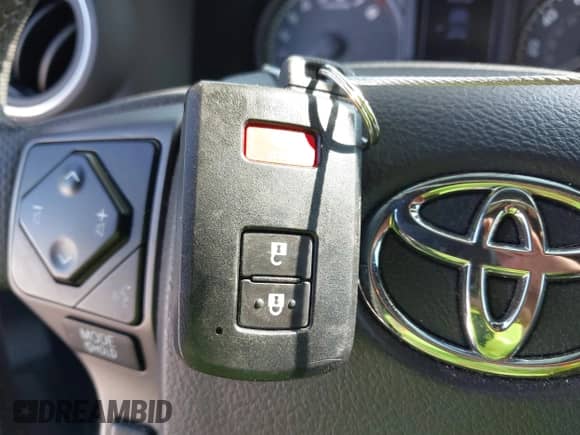 2019 Toyota Tacoma SR z VIN 3TMCZ5AN1KM249062, wystawiony jako IAAI lot #43236818 z przebiegiem 60 599 mil mil oraz . Historia ofert i sprzedaży dostępna na DreamBid. Obrazek 11.