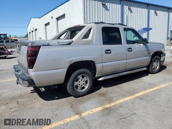2006 Chevrolet Avalanche LS z VIN 3GNEC12Z46G141535, wystawiony jako Copart lot #85553185 z przebiegiem 173 122 mil mil oraz Szkoda całkowita • Salvage title. Historia ofert i sprzedaży dostępna na DreamBid. Obrazek 3.