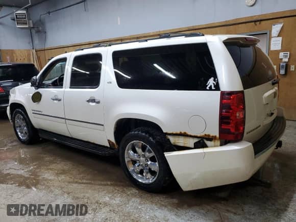 2010 Chevrolet Suburban LTZ z VIN 1GNUKKE34AR175009, wystawiony jako Copart lot #53350645 z przebiegiem 200 110 mil mil oraz Czysty tytuł • Clean title. Historia ofert i sprzedaży dostępna na DreamBid. Obrazek 2.