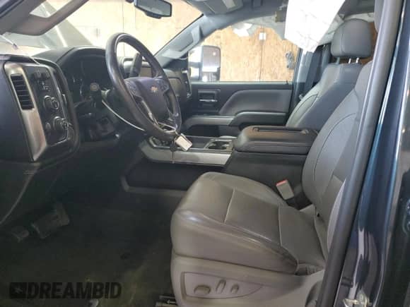 2018 Chevrolet Silverado 2500HD LTZ z VIN 1GC2KWEG1JZ119605, wystawiony jako Copart lot #80514185 z przebiegiem 90 951 mil mil oraz Szkoda całkowita • Salvage title. Historia ofert i sprzedaży dostępna na DreamBid. Obrazek 7.