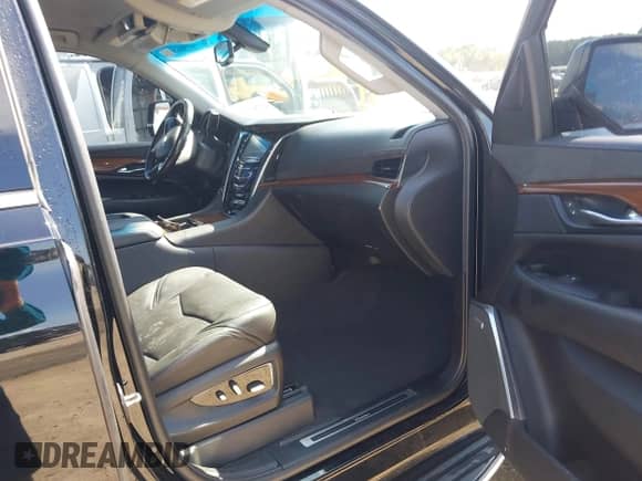 2020 Cadillac Escalade ESV с VIN 1GYS4GKJ2LR105967, выставлен на аукционе IAAI как лот 42751464 с пробегом 216 205 миль миль и . История ставок и продаж доступна на DreamBid. Изображение 5.